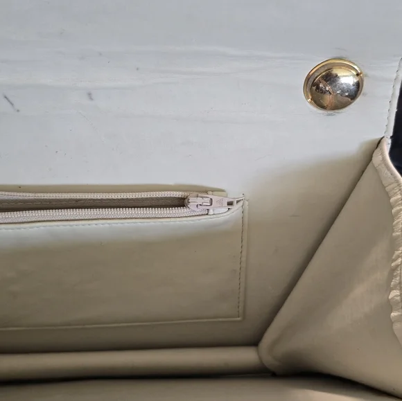 Chanel Leather Crossbody Bag Women 7x10 White Gold - Picture 14 of 15